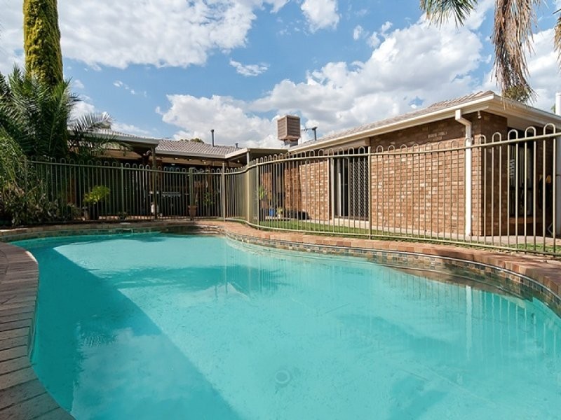 4 Sydney Drive, Salisbury Heights SA 5109