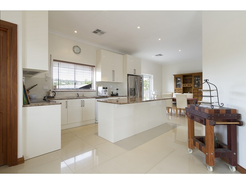 43 Yulinda Terrace, Gulfview Heights SA 5096