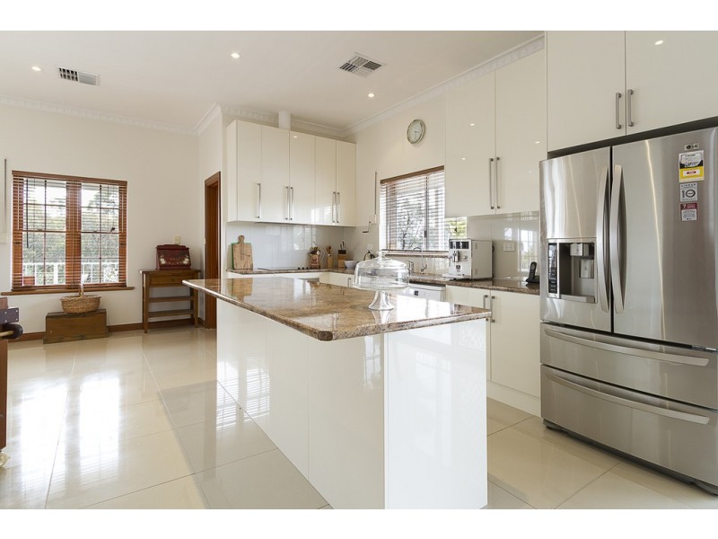 43 Yulinda Terrace, Gulfview Heights SA 5096