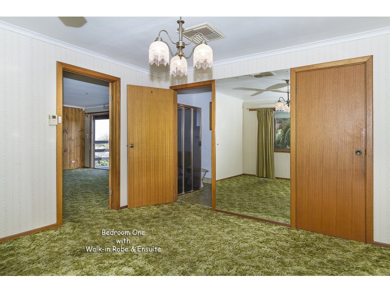 11 Sleep Road, Para Hills SA 5096