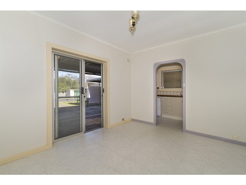 11 Penner Crescent, Para Hills SA 5096