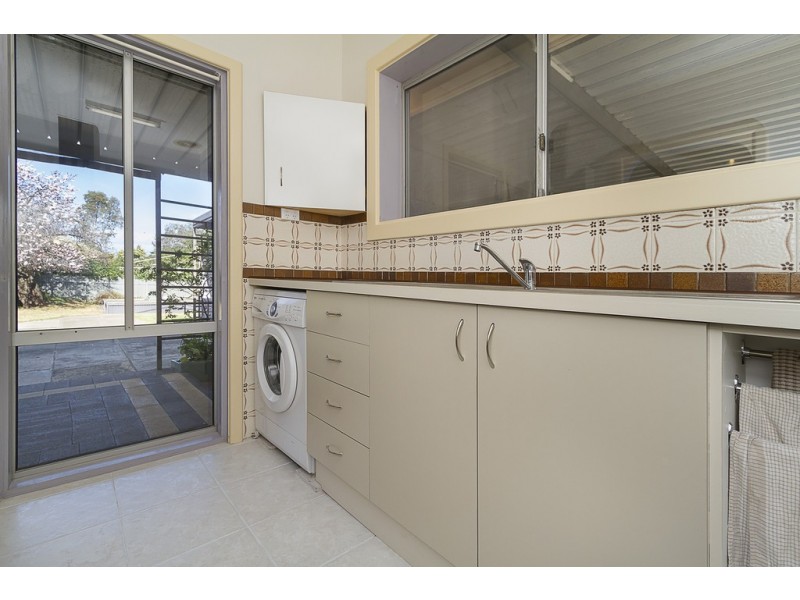 11 Penner Crescent, Para Hills SA 5096