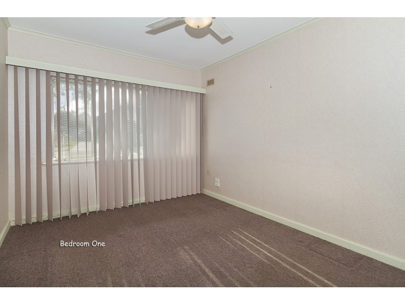 11 Penner Crescent, Para Hills SA 5096