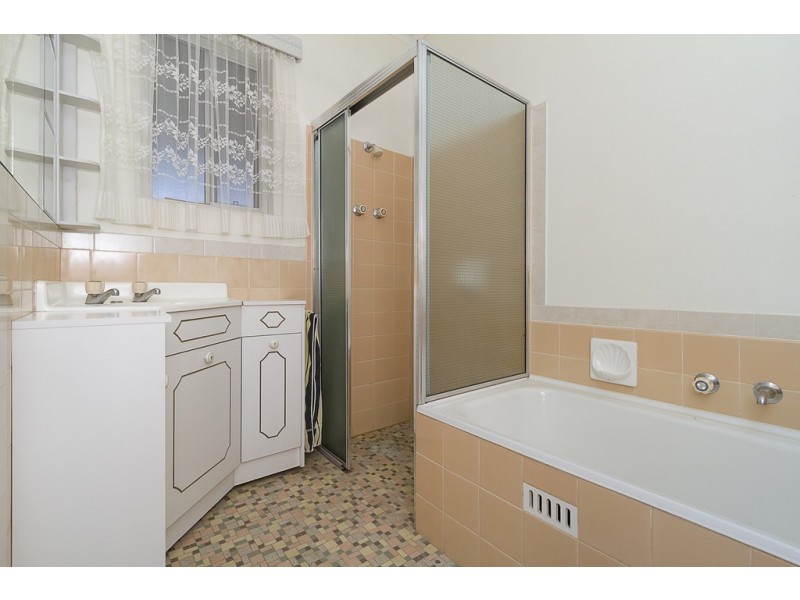 11 Penner Crescent, Para Hills SA 5096