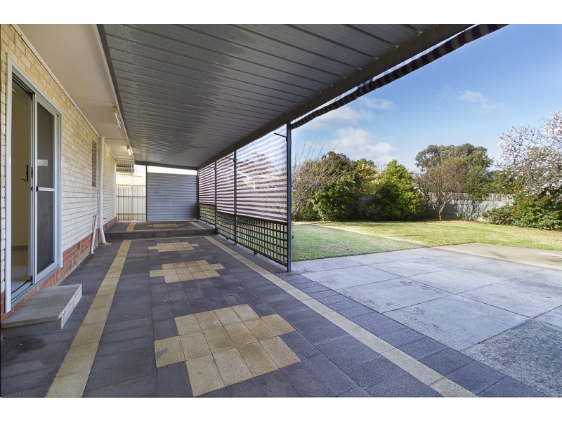 11 Penner Crescent, Para Hills SA 5096