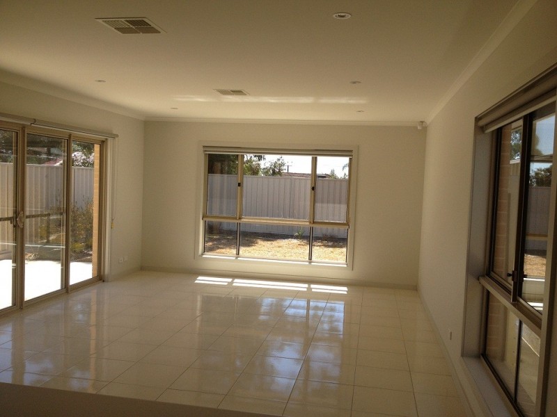 36 Milne Road, Para Hills SA 5096