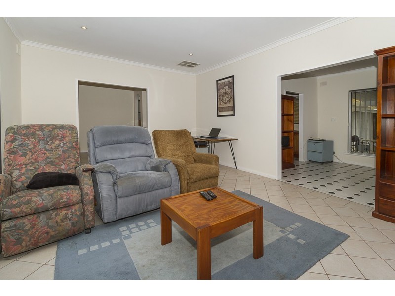 220 Maxwell Road, Para Hills SA 5096