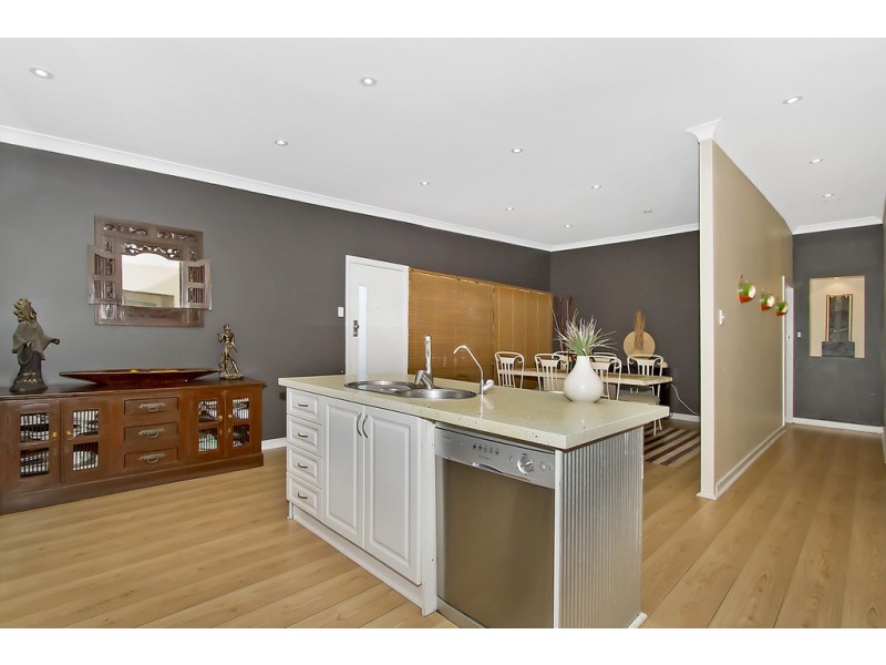 18 Maves Road, Para Hills SA 5096