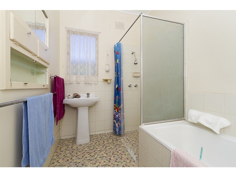 20 Bolton Road, Para Hills SA 5096