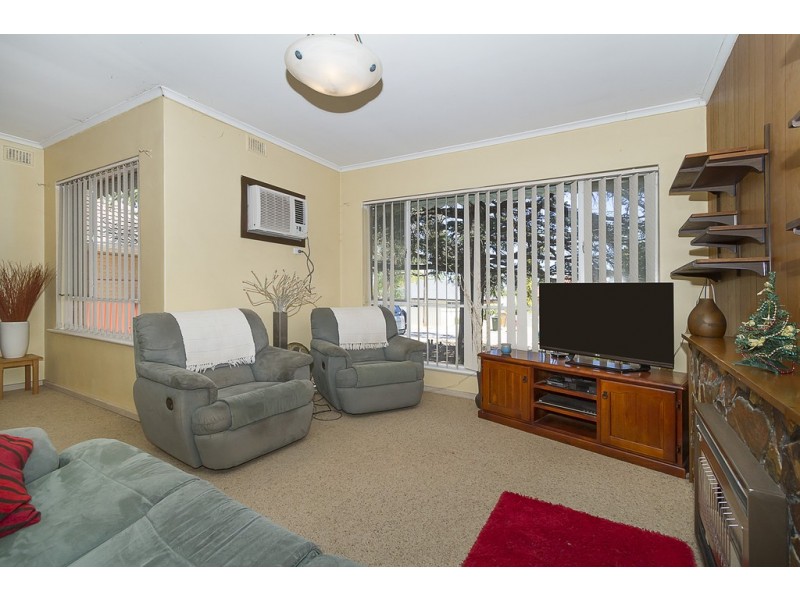 19 Rowe Street, Para Hills SA 5096