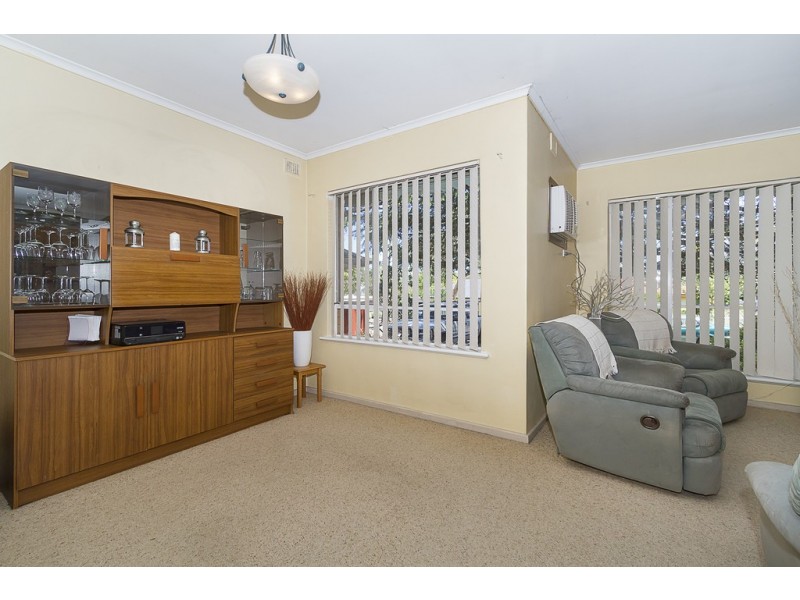 19 Rowe Street, Para Hills SA 5096