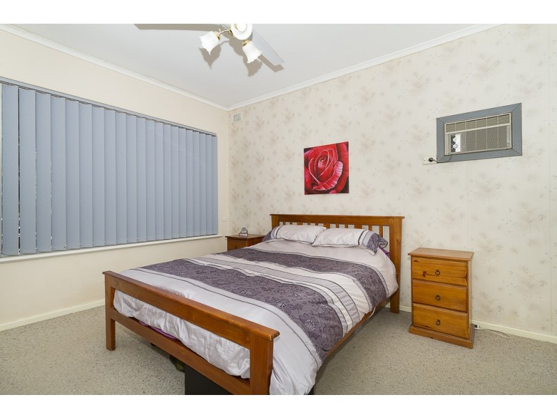 19 Rowe Street, Para Hills SA 5096