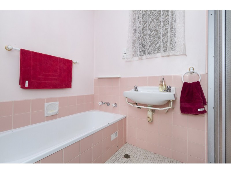 19 Rowe Street, Para Hills SA 5096