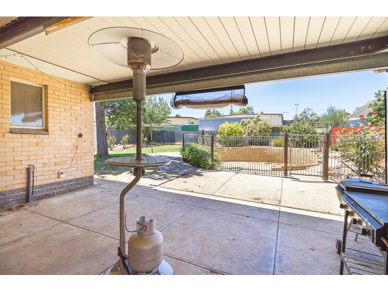 19 Rowe Street, Para Hills SA 5096