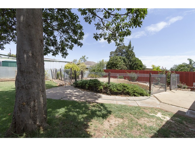 19 Rowe Street, Para Hills SA 5096