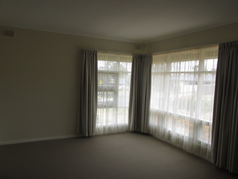 2 Flinders Drive, Valley View SA 5093
