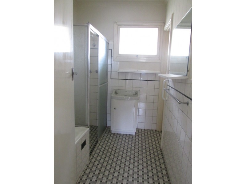 2 Flinders Drive, Valley View SA 5093