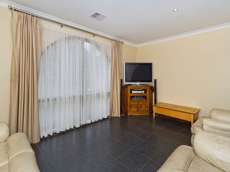 14 Pelsaert Avenue, Fairview Park SA 5126