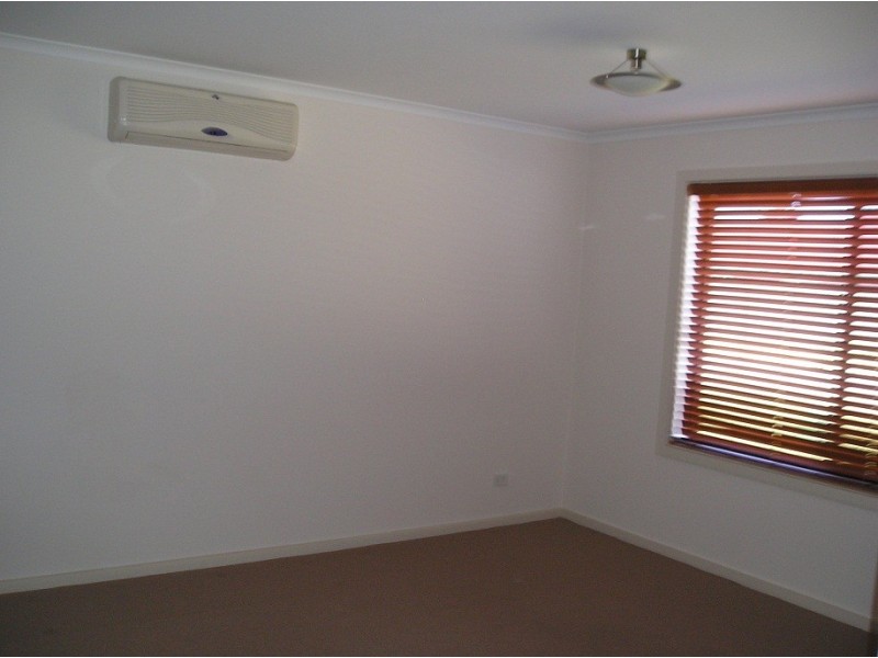 28 Hamra Drive, Smithfield SA 5114