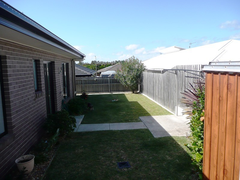 2/27 Kellehers Rd, Pottsville NSW 2489