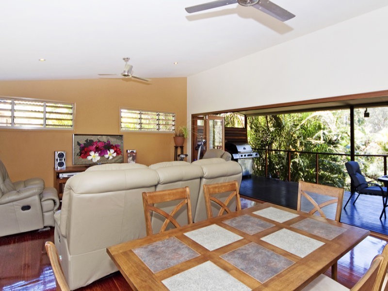 8 Surfside Crescent, Pottsville NSW 2489