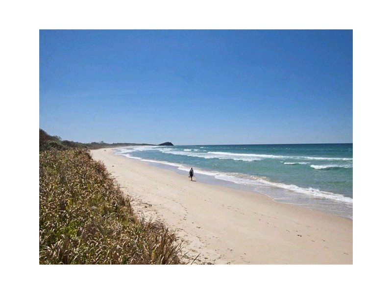 12 Coast Road, Hastings Point NSW 2489
