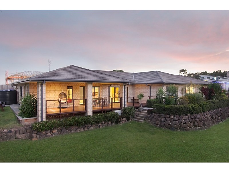 10 Woodfull Crescent, Pottsville NSW 2489