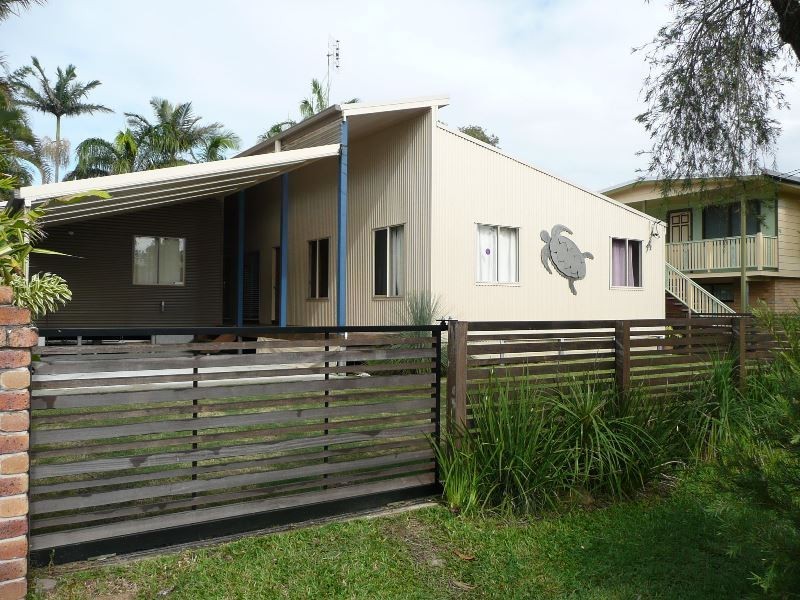 18 Tamarind Ave, Cabarita Beach NSW 2488