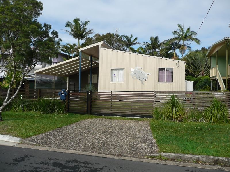18 Tamarind Ave, Cabarita Beach NSW 2488