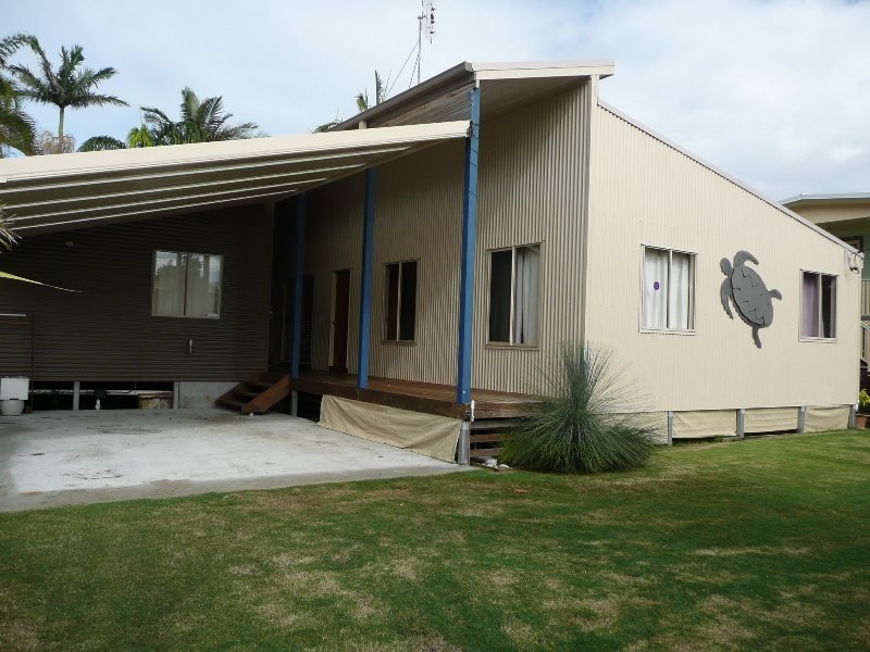 18 Tamarind Ave, Cabarita Beach NSW 2488