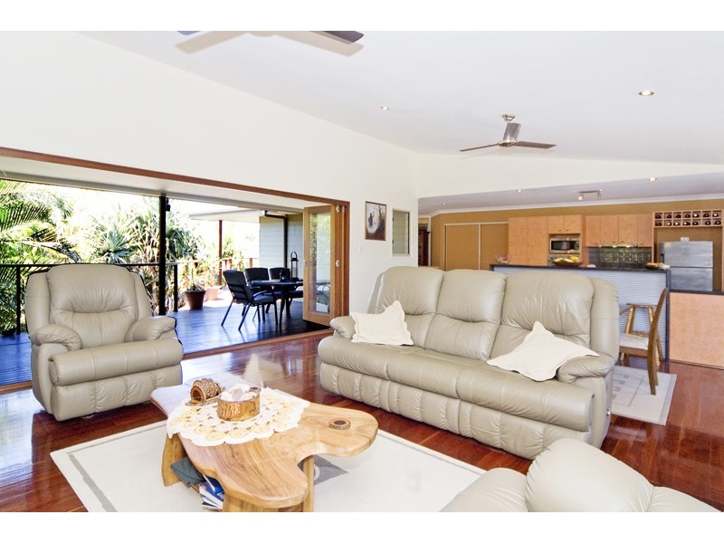 8 Surfside Crescent, Pottsville NSW 2489