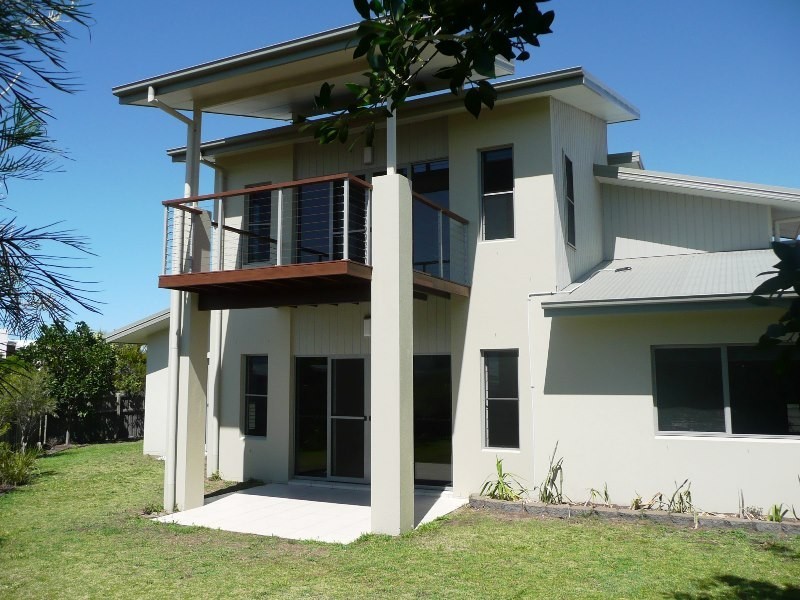 2/2 Ebony Crt, Casuarina NSW 2487