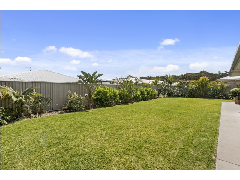 16 Hassett Drive, Pottsville NSW 2489