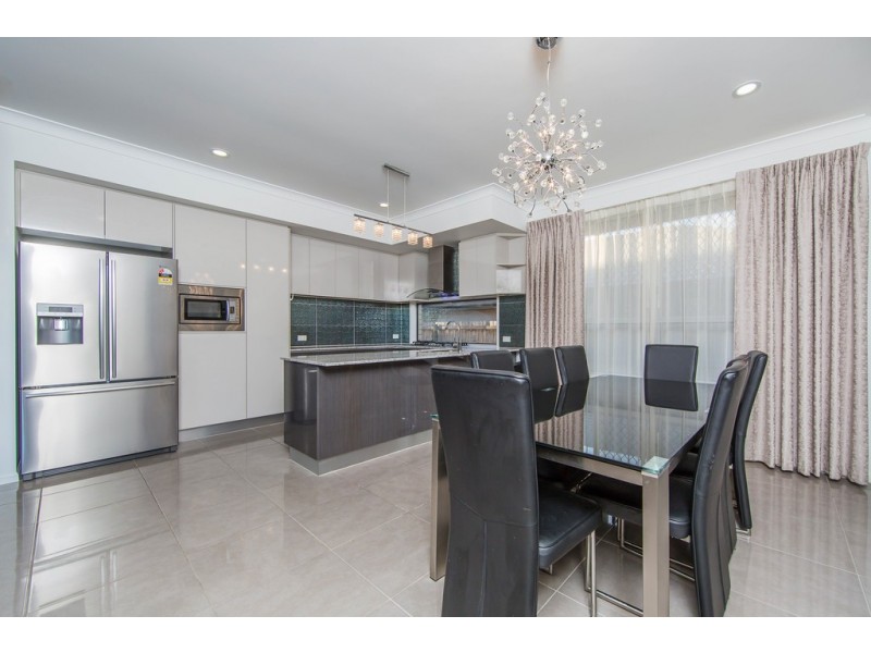 27 Fleet Circuit, Bray Park QLD 4500