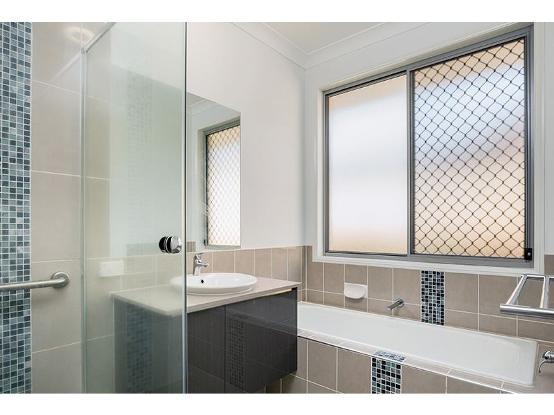 27 Fleet Circuit, Bray Park QLD 4500