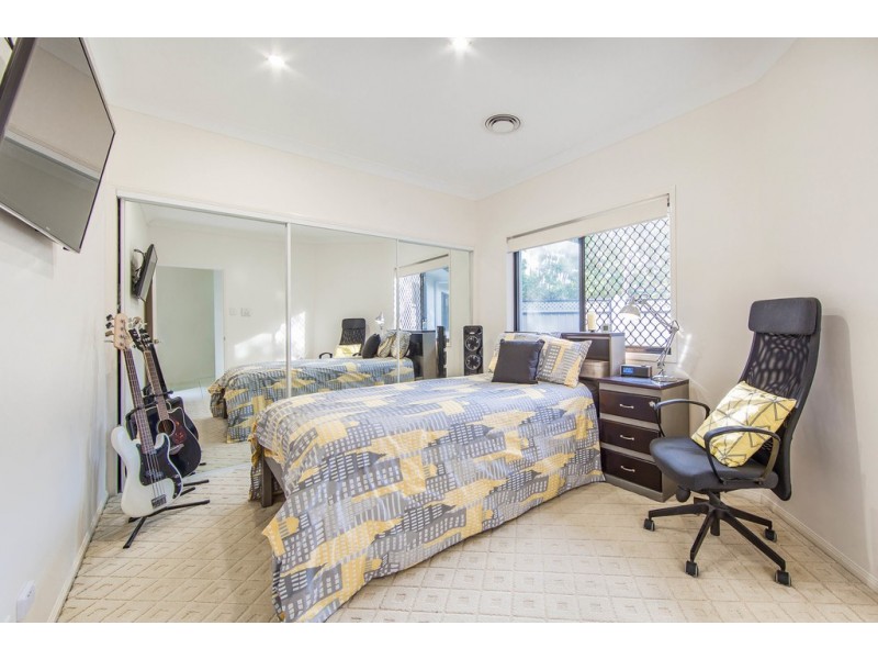 19 Camelot Place, Bridgeman Downs QLD 4035