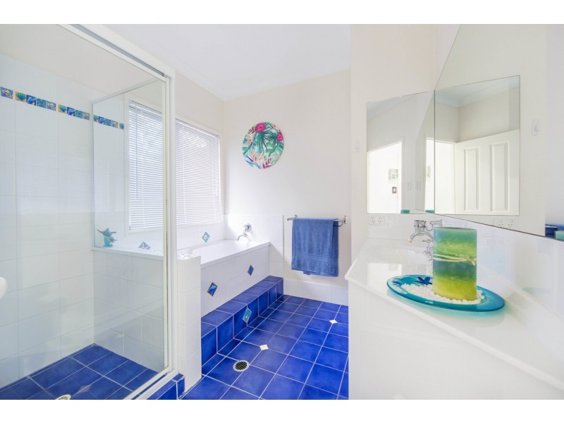 19 Camelot Place, Bridgeman Downs QLD 4035