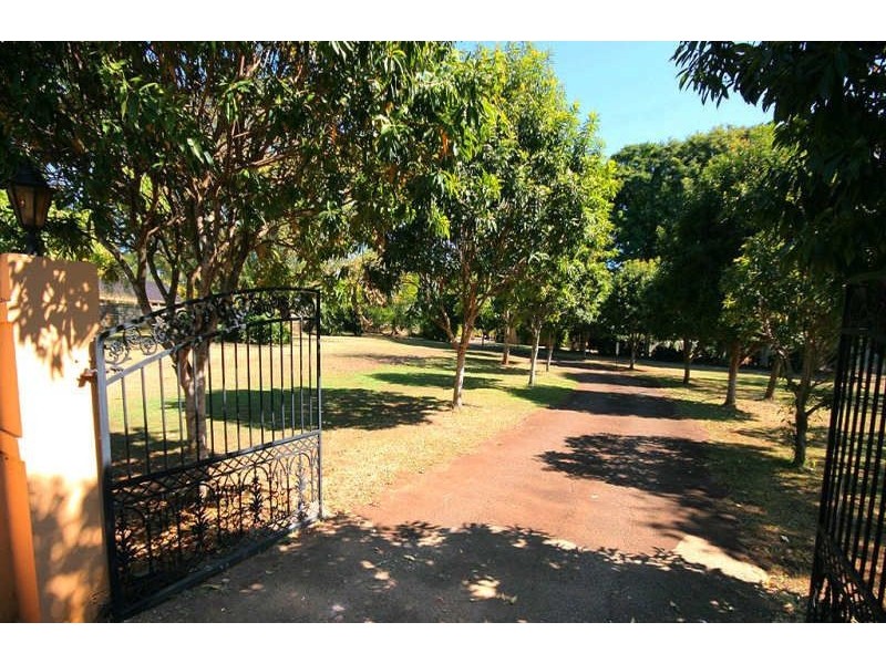 18 Cowie Road, Carseldine QLD 4034