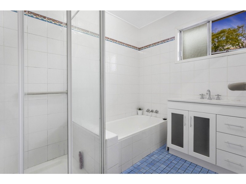 2 Coles Street, Arana Hills QLD 4054