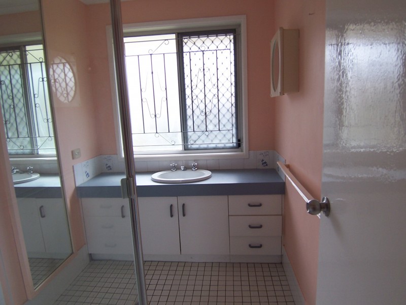 2 Neranda Court, Holland Park QLD 4121