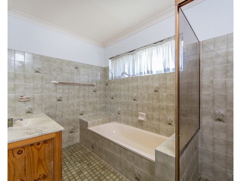 3 Hilltop Avenue, Chermside QLD 4032