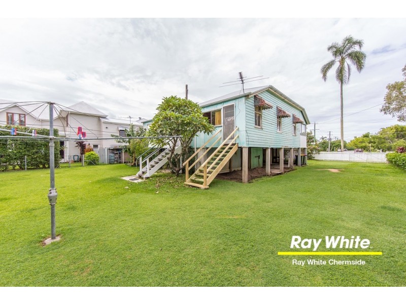 89 Palm Avenue, Shorncliffe QLD 4017