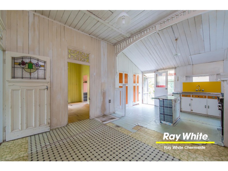 89 Palm Avenue, Shorncliffe QLD 4017