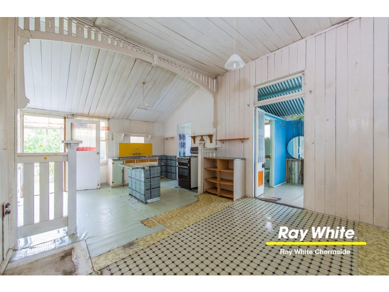 89 Palm Avenue, Shorncliffe QLD 4017