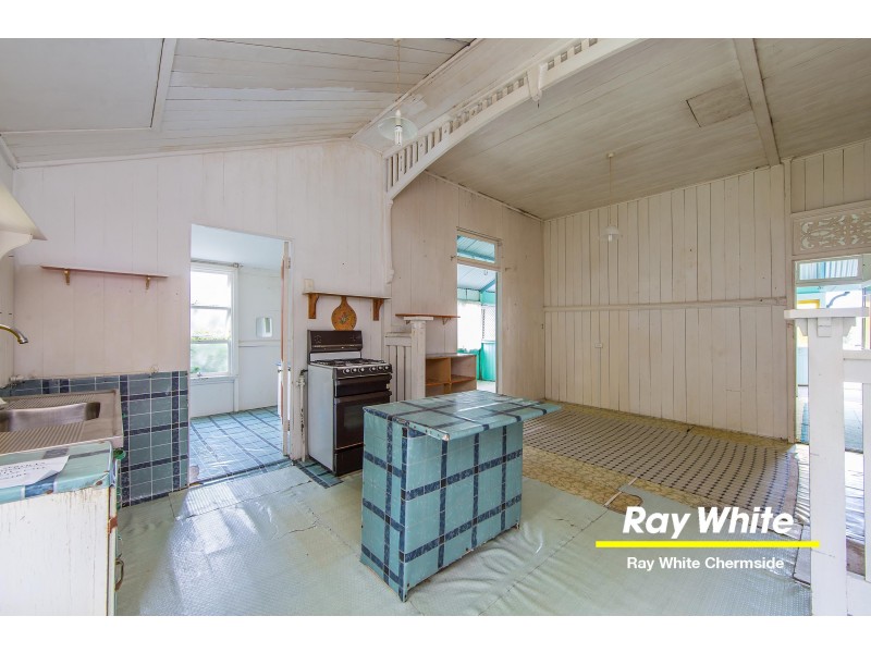 89 Palm Avenue, Shorncliffe QLD 4017