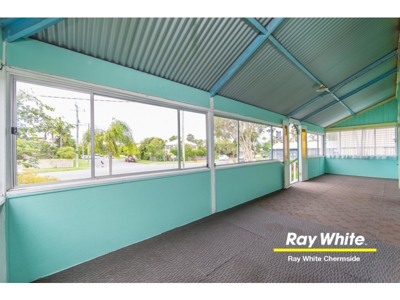 89 Palm Avenue, Shorncliffe QLD 4017