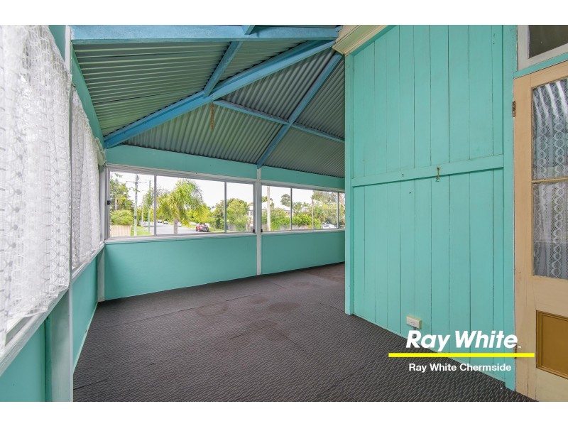 89 Palm Avenue, Shorncliffe QLD 4017