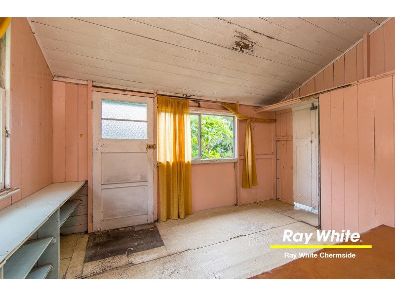 89 Palm Avenue, Shorncliffe QLD 4017