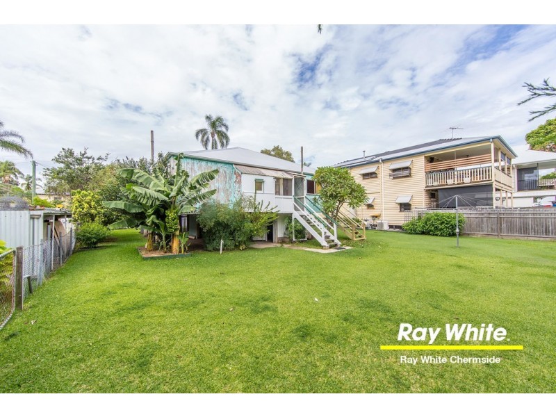 89 Palm Avenue, Shorncliffe QLD 4017
