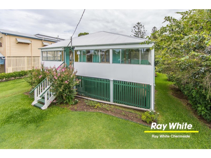 89 Palm Avenue, Shorncliffe QLD 4017